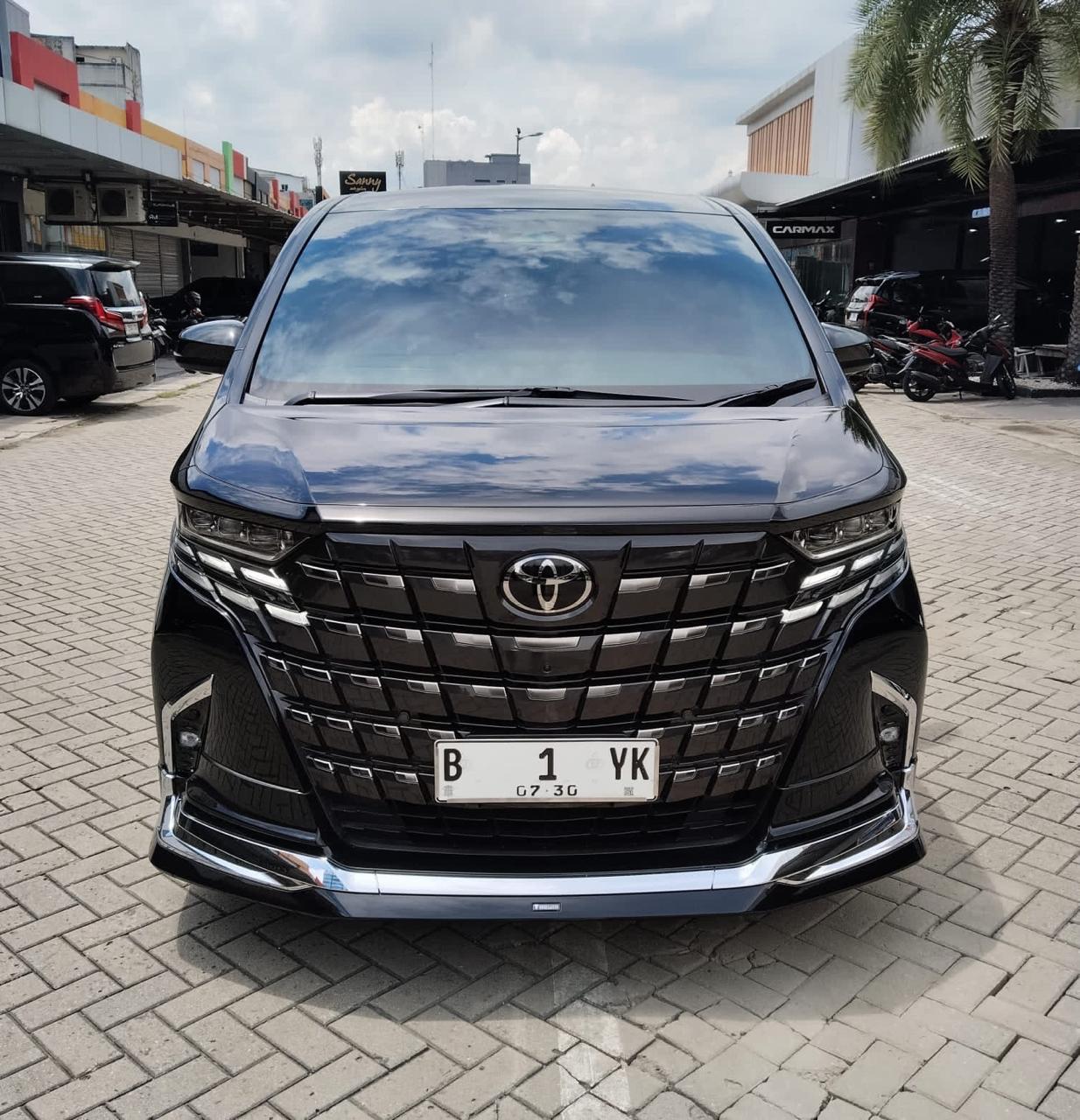 Alphard HEV Modelista